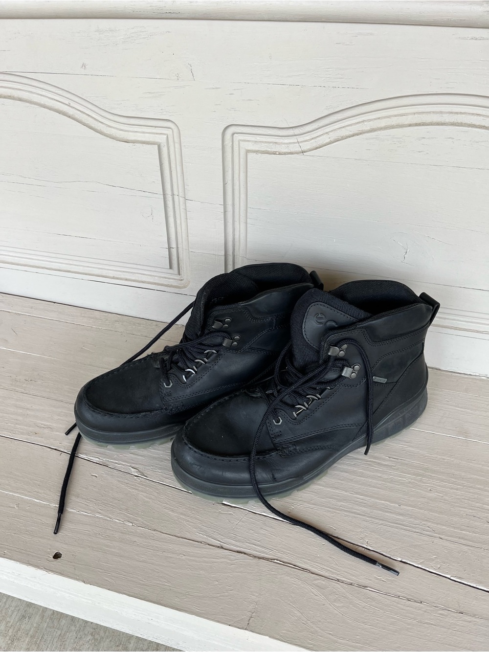 Ecco Black Leather Lace-Up Ankle Boots